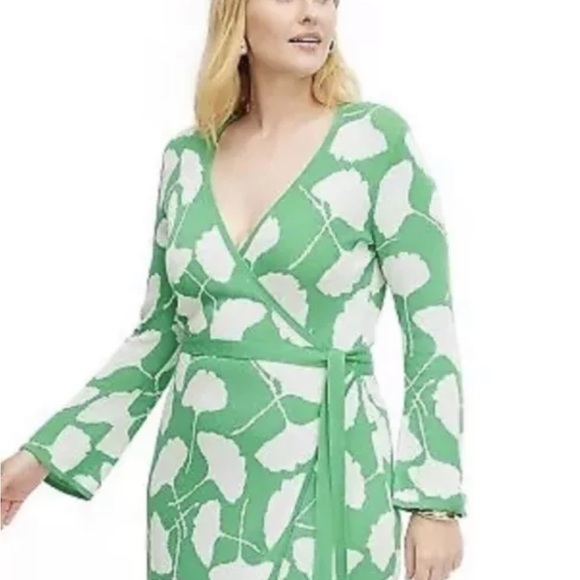 Women's Long Sleeve V-Neck‎ Ginkgo Green Sweater Wrap Top - DVF x Target XS - Picture 3 of 5